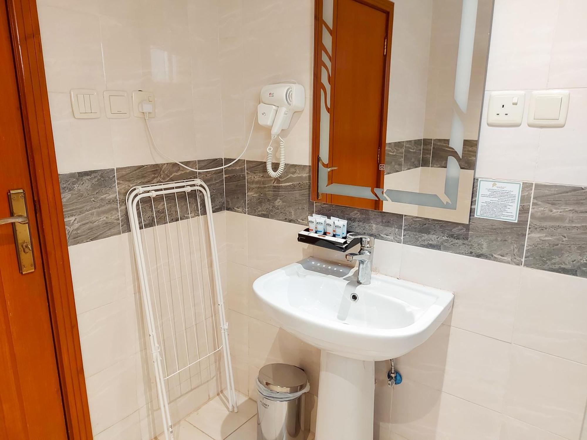 Iwan AlAndalusia hotel suites Alrehab Jeddah Bagian luar foto
